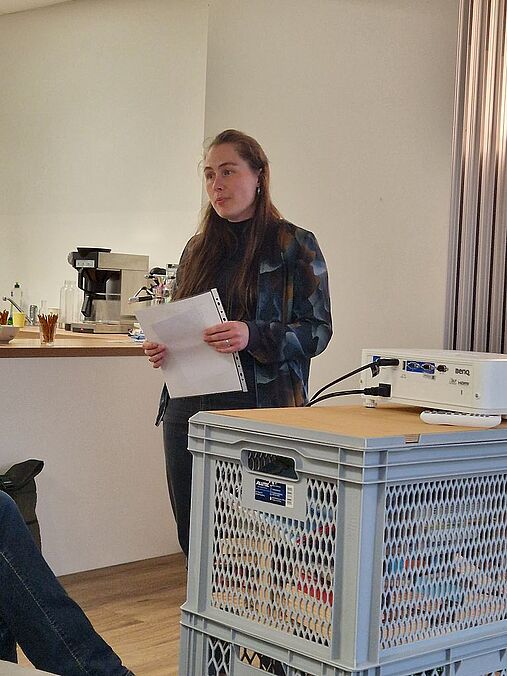 Klima-Projektkoordinatorin Cora Sabisch vom Quartierstreff Jetzt Hier, die freundliche Gastgeberin des Abends