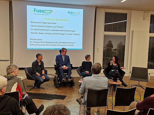 Das Podium im zweiten Teil der Veranstaltung