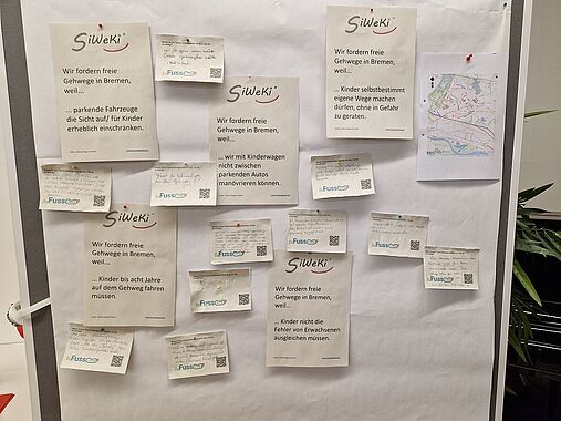 Metaplanwand mit Statements von SiWeKi und den ausgefüllten Postkarten "Warum braucht es freie Gehwege?"
